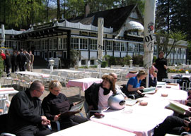 1. gro�e Pause an einer Waldgastst�tte